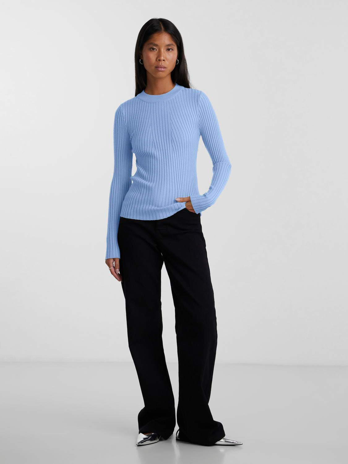 model_shot-front_full